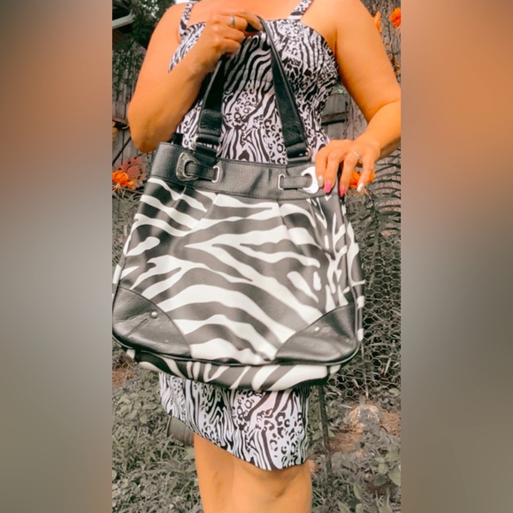 NY&C gorgeous large zebra print tote, Love this bag! - Picture 3 of 11